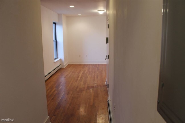 Building Photo - 60 Somers St