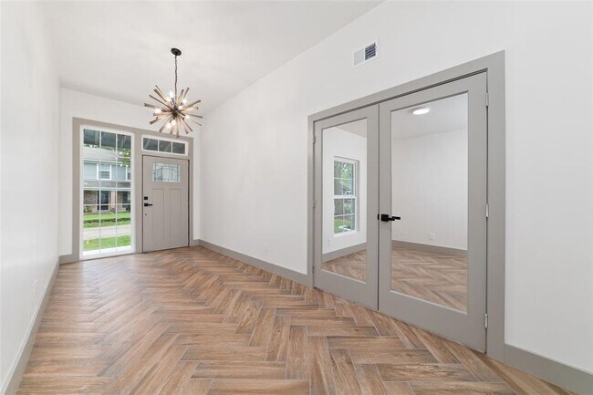 Building Photo - 11931 S Red Cedar Cir