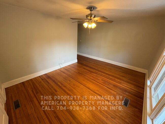 Foto del edificio - 130 Lilly Ave