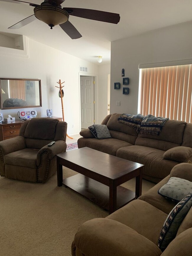 Building Photo - Furnished Winter or Unfurnished Long Term