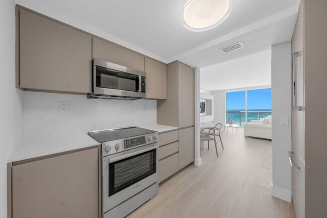 Foto del edificio - Luxurious Oceanfront Living | Fully Furnished Condo at Akoya Miami Beach - Rent Until January 15t...