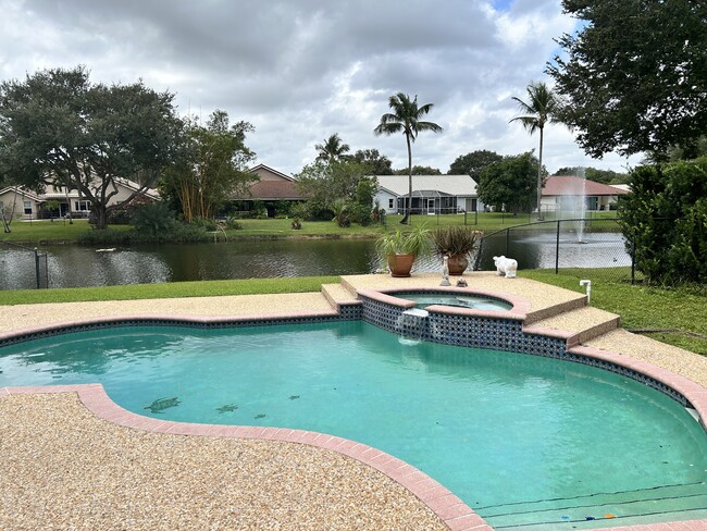 Foto del edificio - 9481 Oak Grove Cir