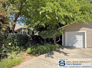 Building Photo - 1500 Riesling Ct