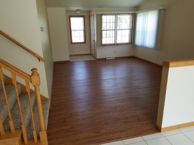 Foto del edificio - 3290 Windland Dr