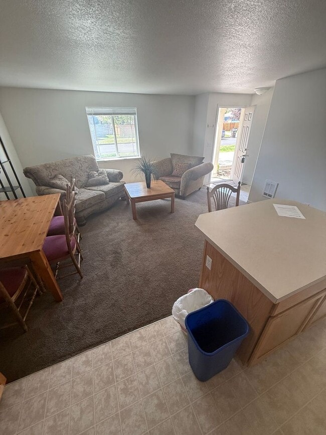 Building Photo - 2 Bed/2.5 Bath Townhome with Garage in NW ...