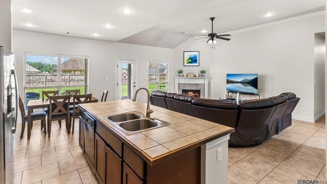 Building Photo - 17634 Hoods Ridge Dr