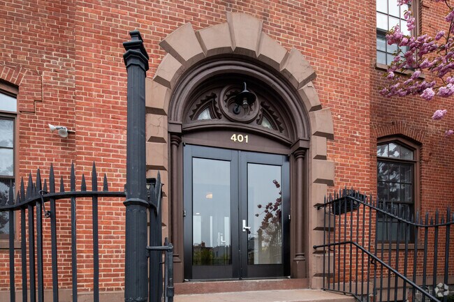 Building Photo - 401 Hicks St