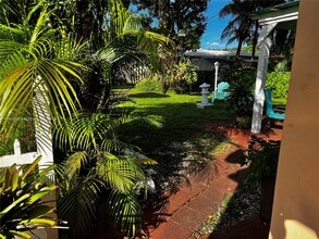 Building Photo - 2618 Lincoln St