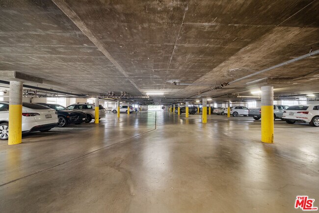 Foto del edificio - 605 San Vicente Blvd