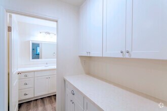 1 BR, 1 BA - 700 SF - Village View