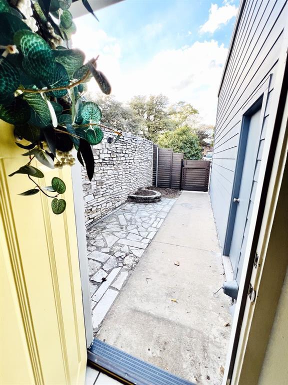 Building Photo - 920 Sirocco Dr