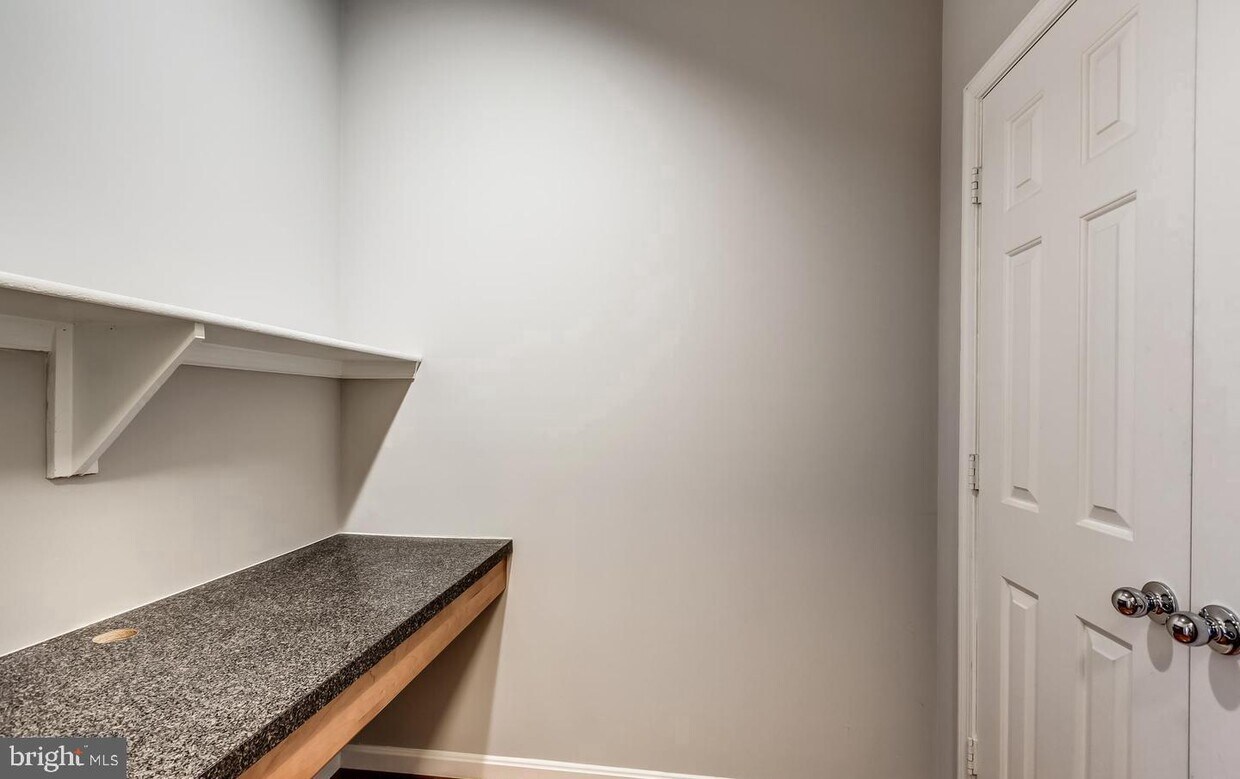 13331 Connor Dr Unit 13331G, Centreville, VA 20120 Room for Rent in