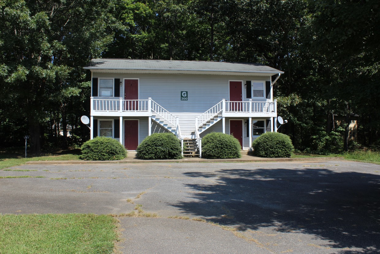 Building Photo - 700 College Place Ave