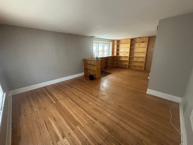 Building Photo - 310 Crestwood Ave