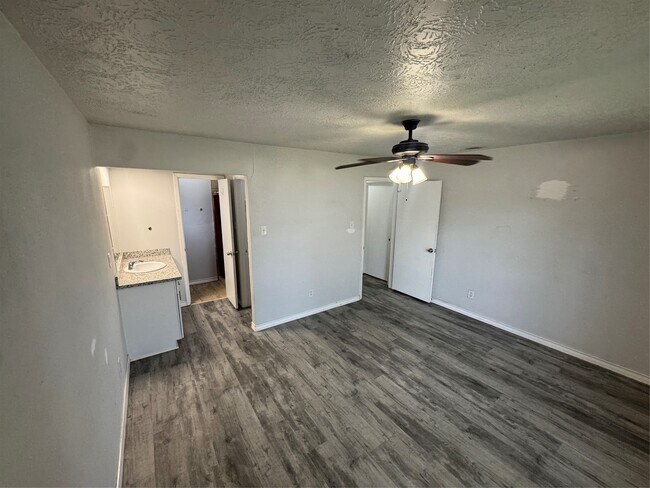 Foto del edificio - 3227 Fernrock Dr