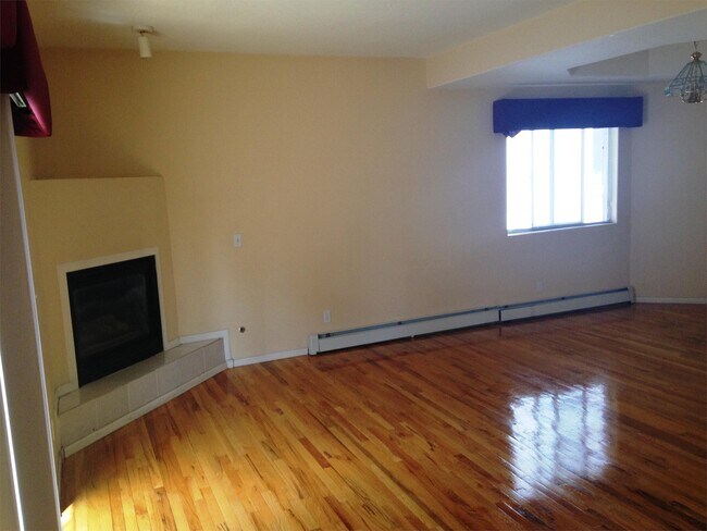 Foto del edificio - 3683 Iris Ave