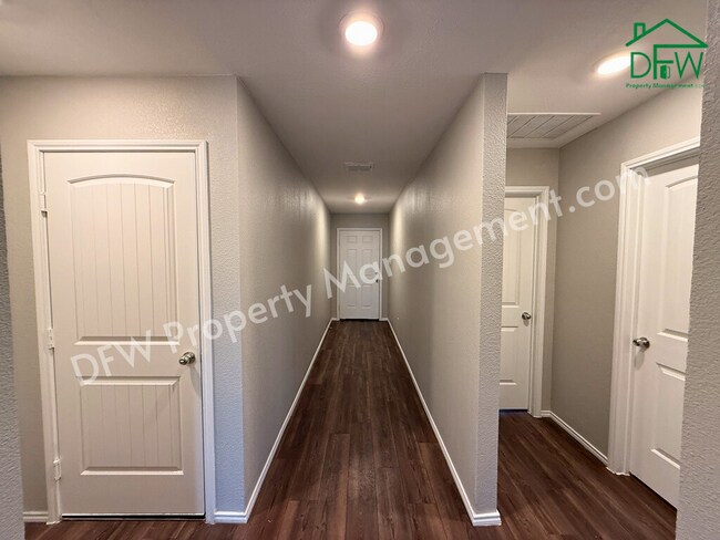 Foto del edificio - Modern 4-Bedroom Home with Island Kitchen & Spacious Backyard in Princeton!