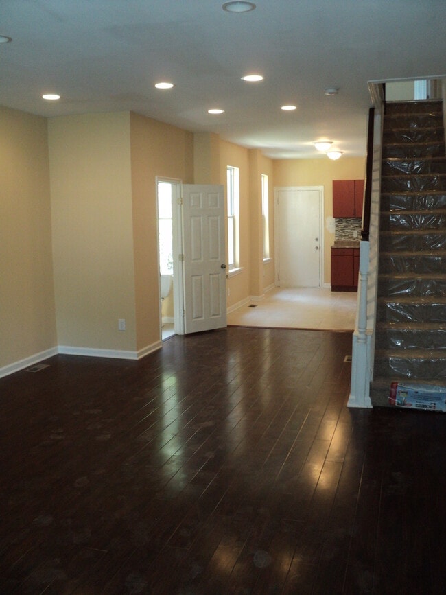 Building Photo - Gorgeous 3 BR - Mt. Airy