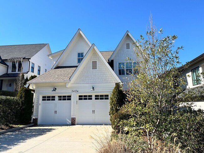 Building Photo - 3413b Benham Ave
