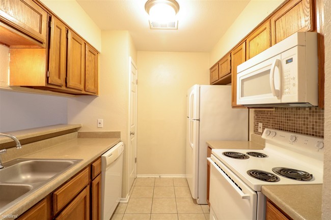 Building Photo - 1212 Sam Bass Cir