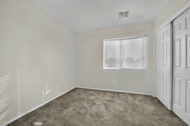 Foto del edificio - Cute 3 bedroom 1 car garage 2 story home!