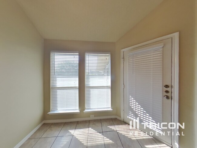 Building Photo - 704 Grandview Avenue Seagoville TX