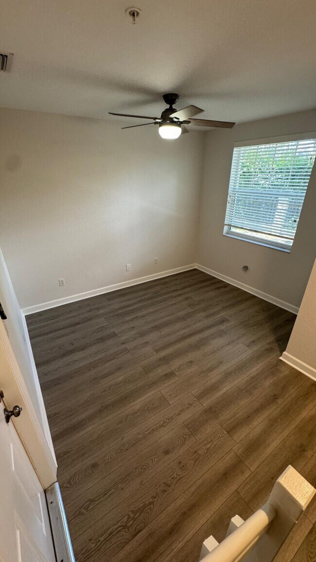 Building Photo - 430 Amador Ln
