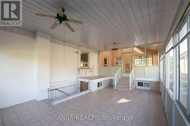 Building Photo - 148 Katherine Rd