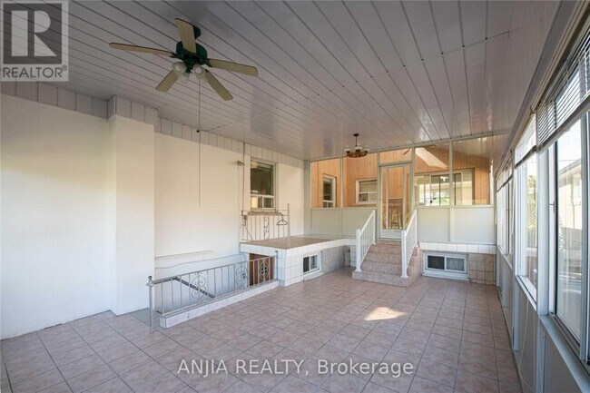 Photo du bâtiment - 148 Katherine Rd