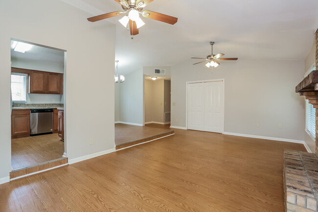 Building Photo - 3709 Foxcroft Rd