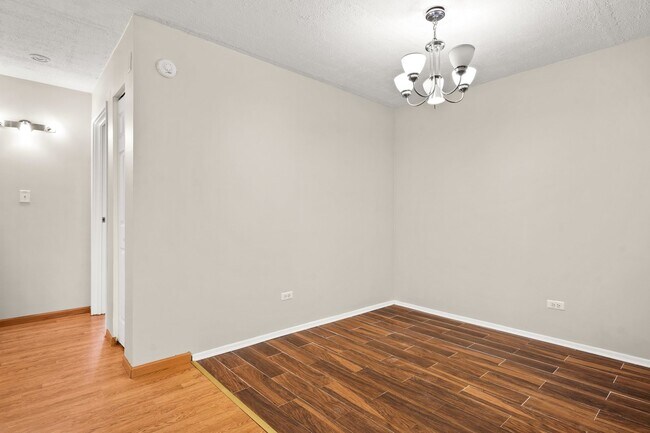 Foto del edificio - 266 Shorewood Dr