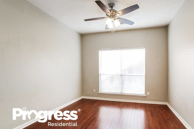 Foto del edificio - 19023 Dee Woods Dr