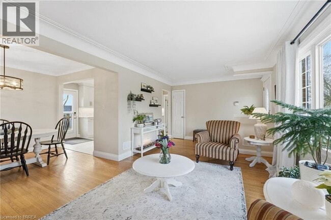 Building Photo - 2 Hillier Crescent