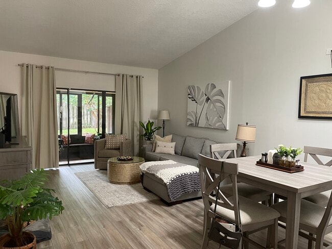 Building Photo - 2084 SW Silver Pine Way