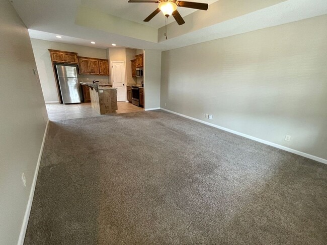 Building Photo - Gorgeous 4 bedroom, 2.5 bath home in Raymore!
