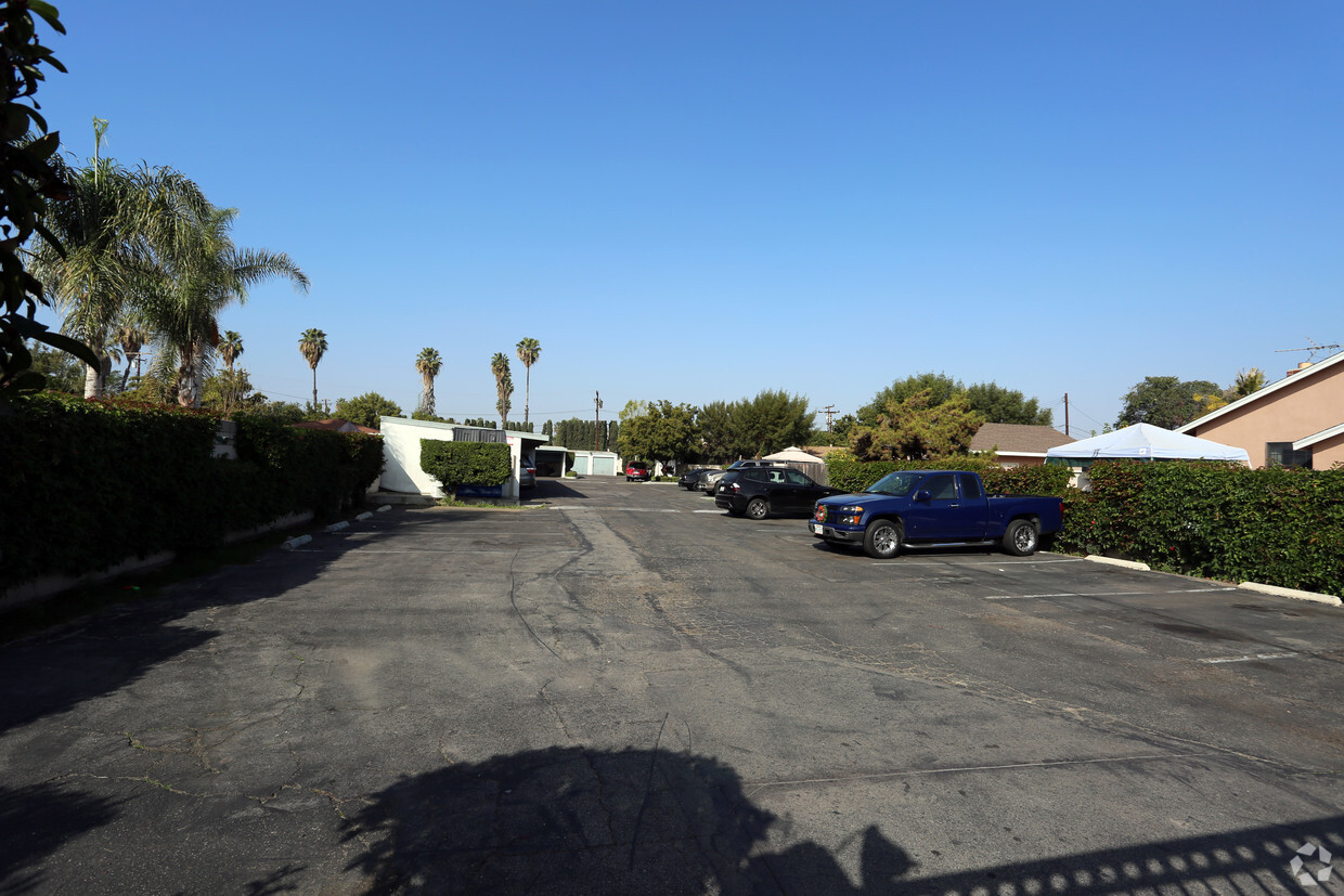 Building Photo - The Groves Apartments