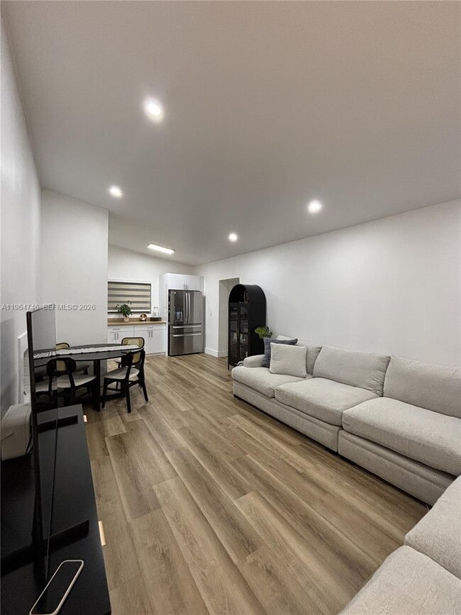 Foto del edificio - 225 Pocatella St