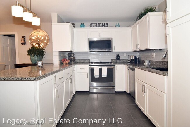 Building Photo - 4 br, 2 bath House - 49 Maple Avenue