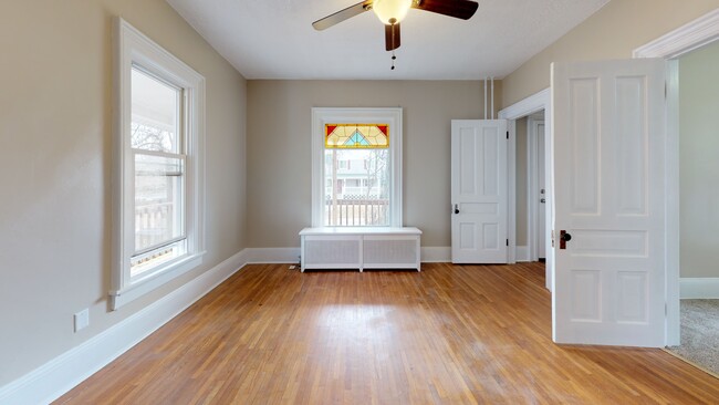 Large dining room - 820 N Center St