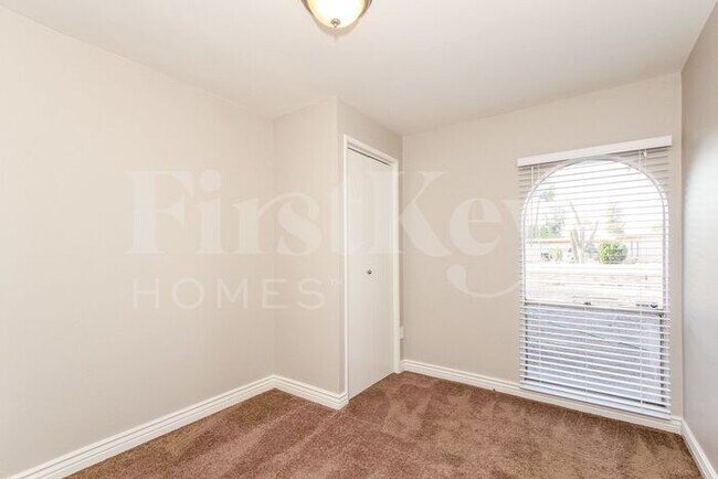Foto del edificio - 5627 W Sunnyslope Ln