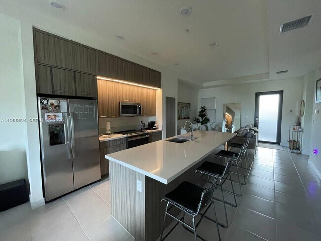 Foto del edificio - 8045 NW 104th Ave