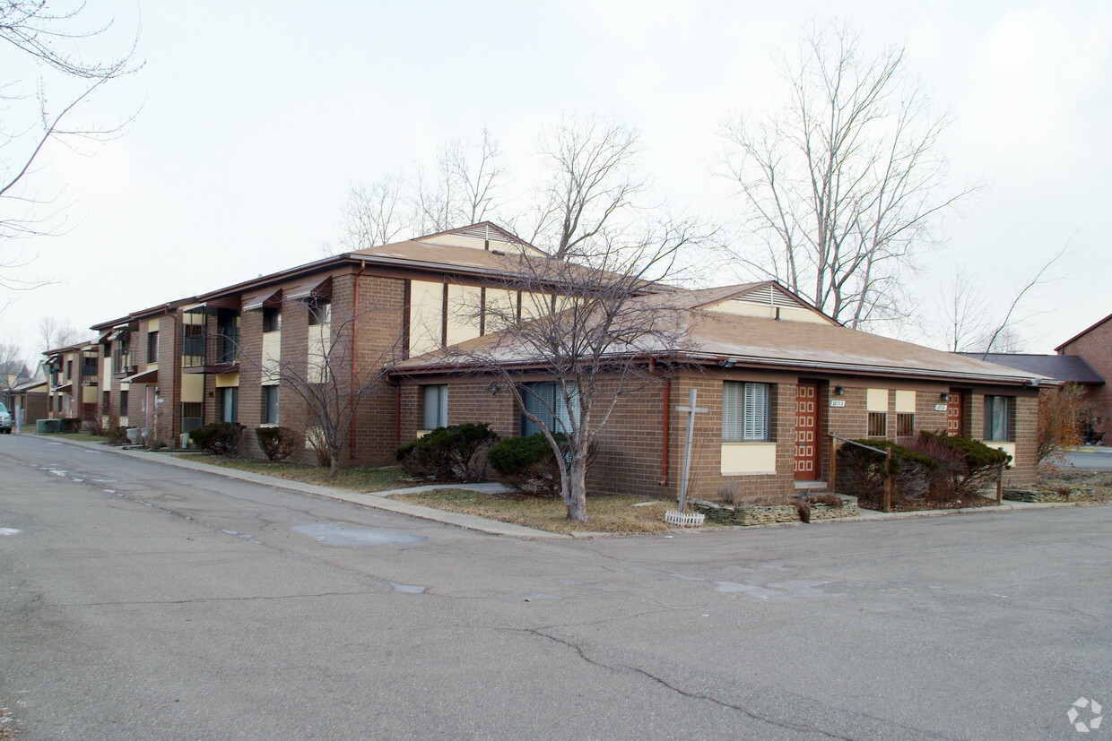 Primary Photo - Livonia Manor Apartments