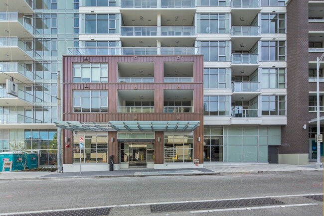 Building Photo - Luxurious 1Bed Condo w/ Den! Welcome to In...
