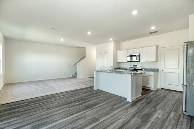 Building Photo - 1004 Sika Cv