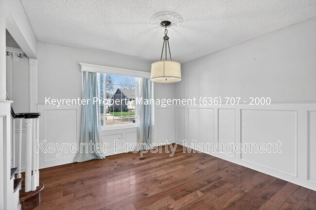 Foto del edificio - 971 Whispering Ridge Ln