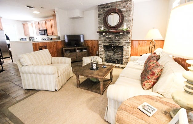 Building Photo - Beautiful Downtown Carriage House!