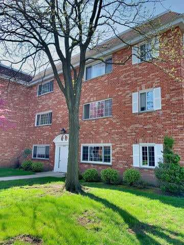 Building Photo - 6878 W Touhy Ave