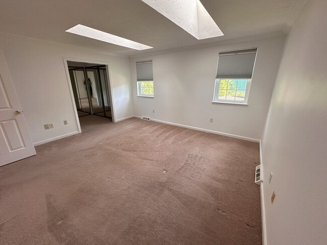 Building Photo - 153 Shaw Farm Rd