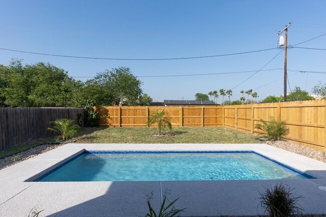 Building Photo - FOR LEASE - MODERN COMFORT MEETS PRIME LOC...