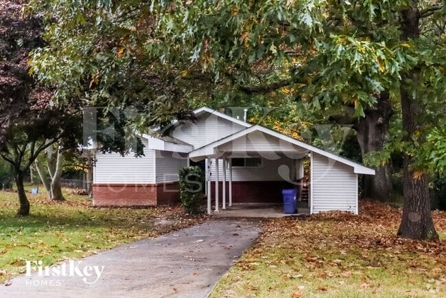 Building Photo - 3134 Westwood Dr